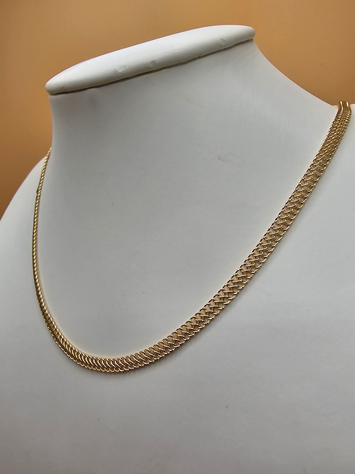 Flat necklace