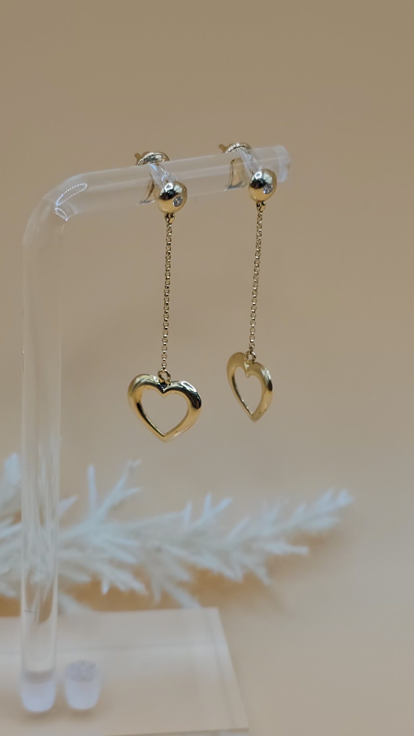 Delicate love earring
