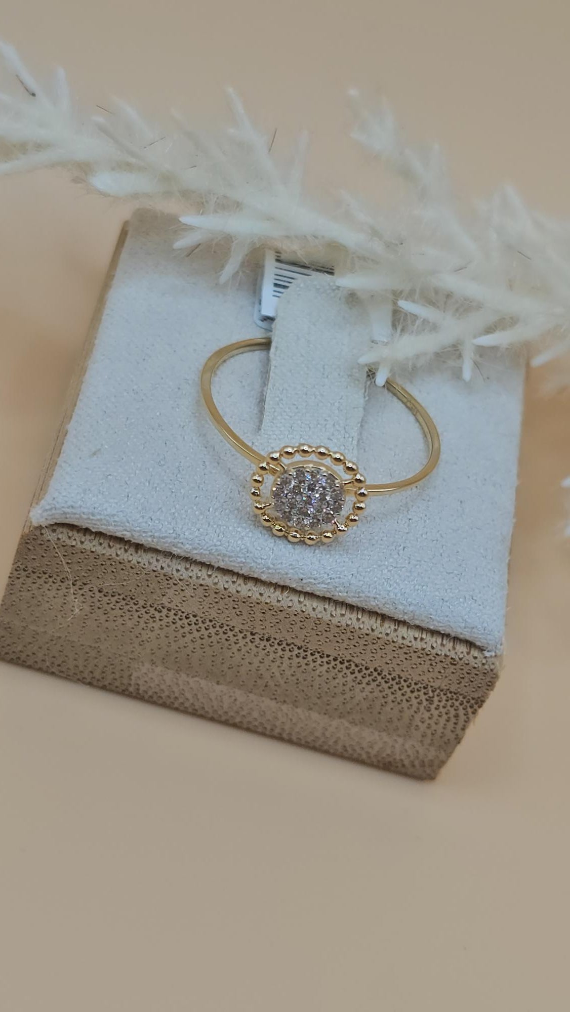 Diamond delicate ring