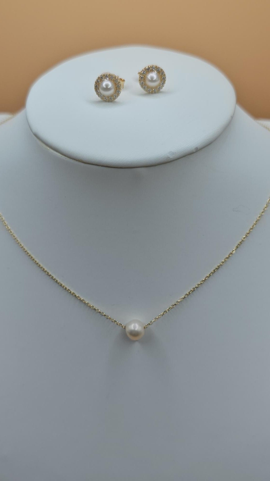 Classic pearl set