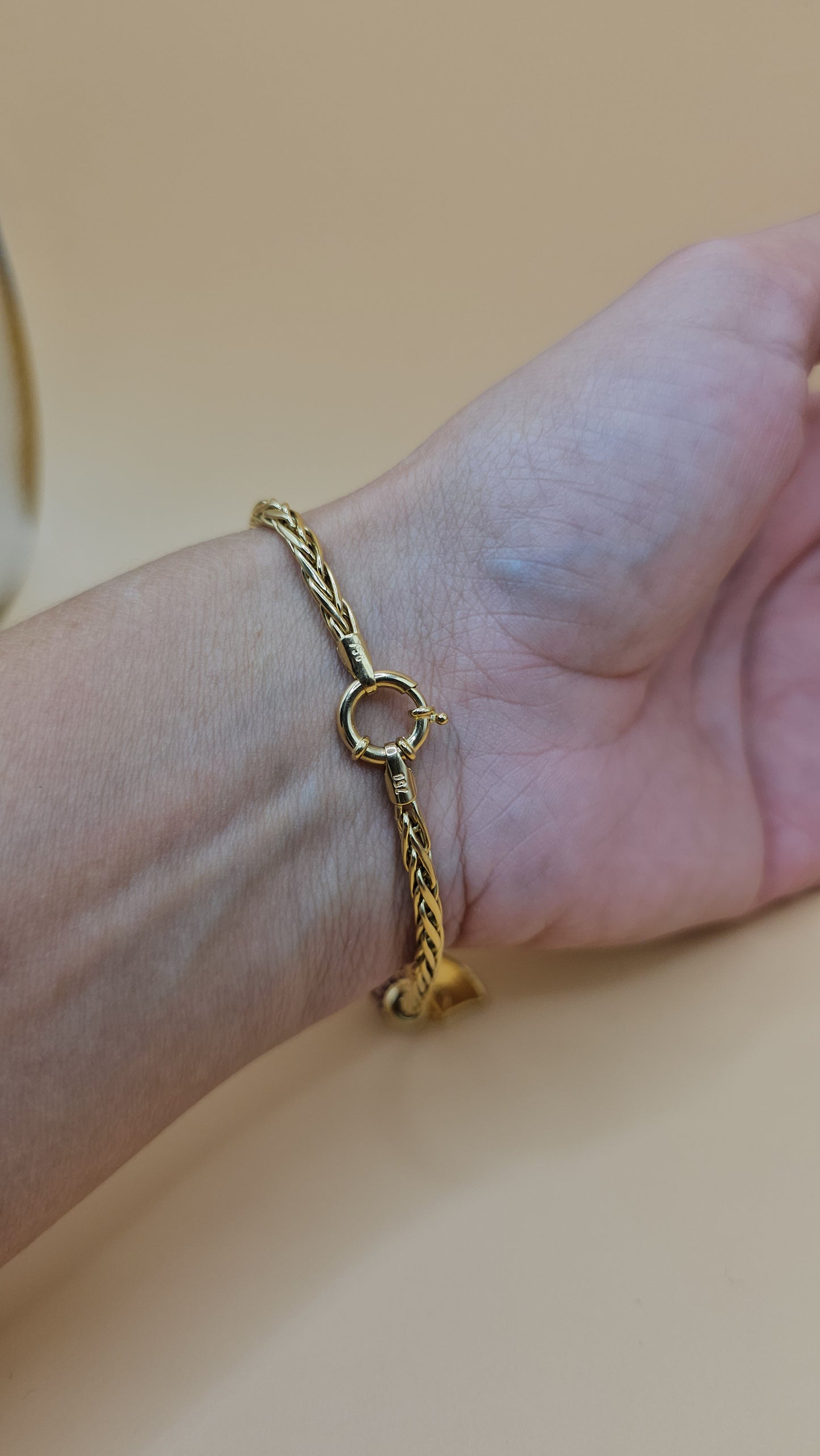 Palm bracelet