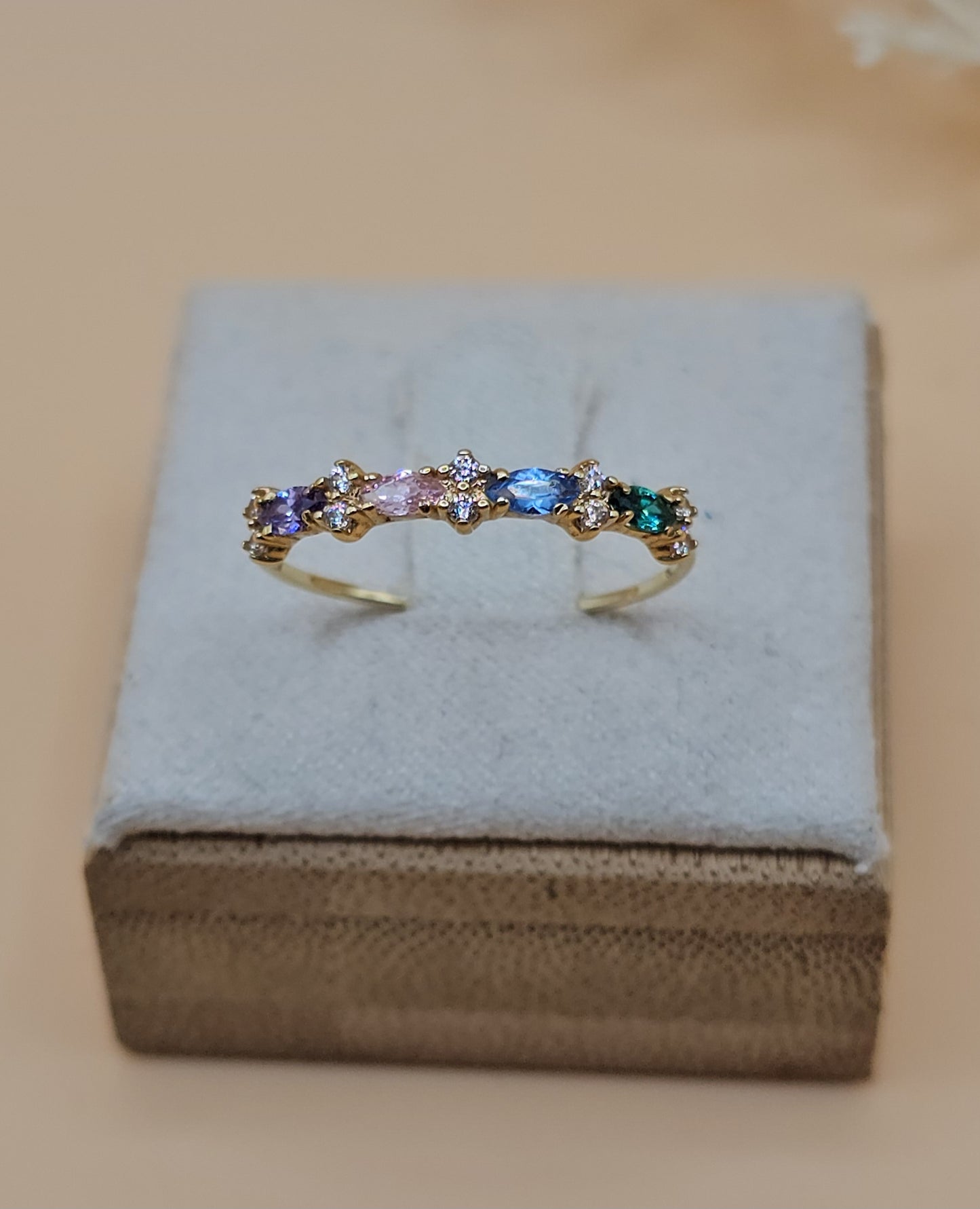 Zircones ring