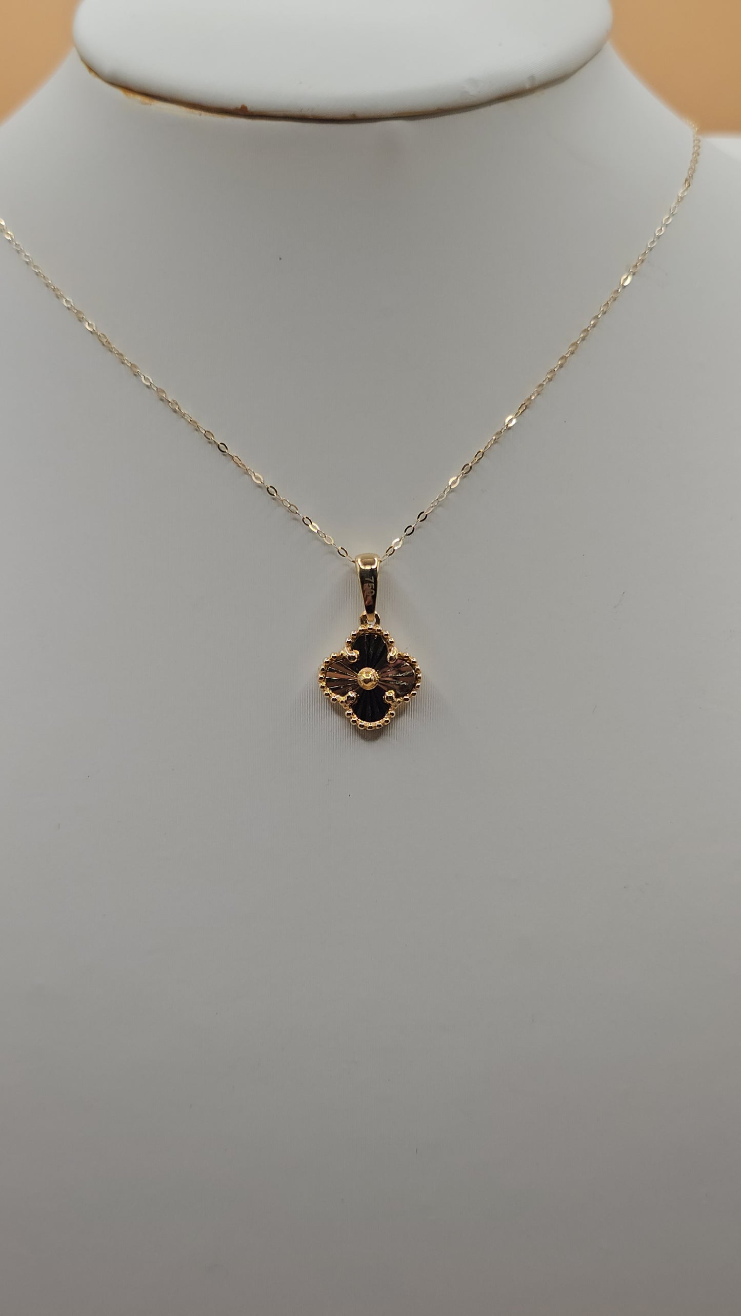 Cleef delicate necklace