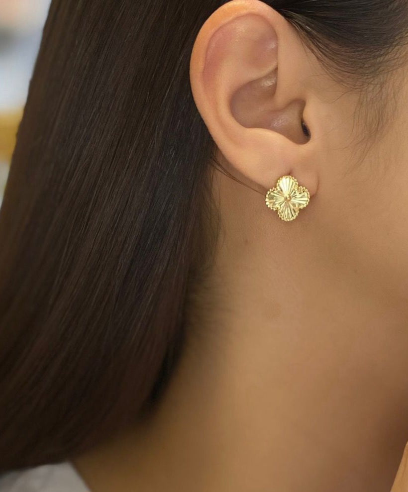 Vc medium size flower earrings