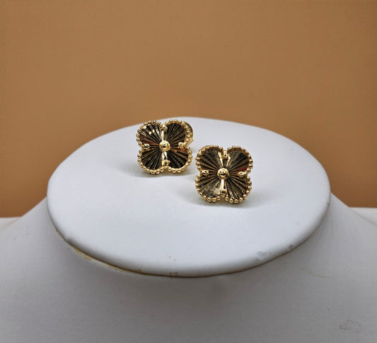 Vc medium size flower earrings