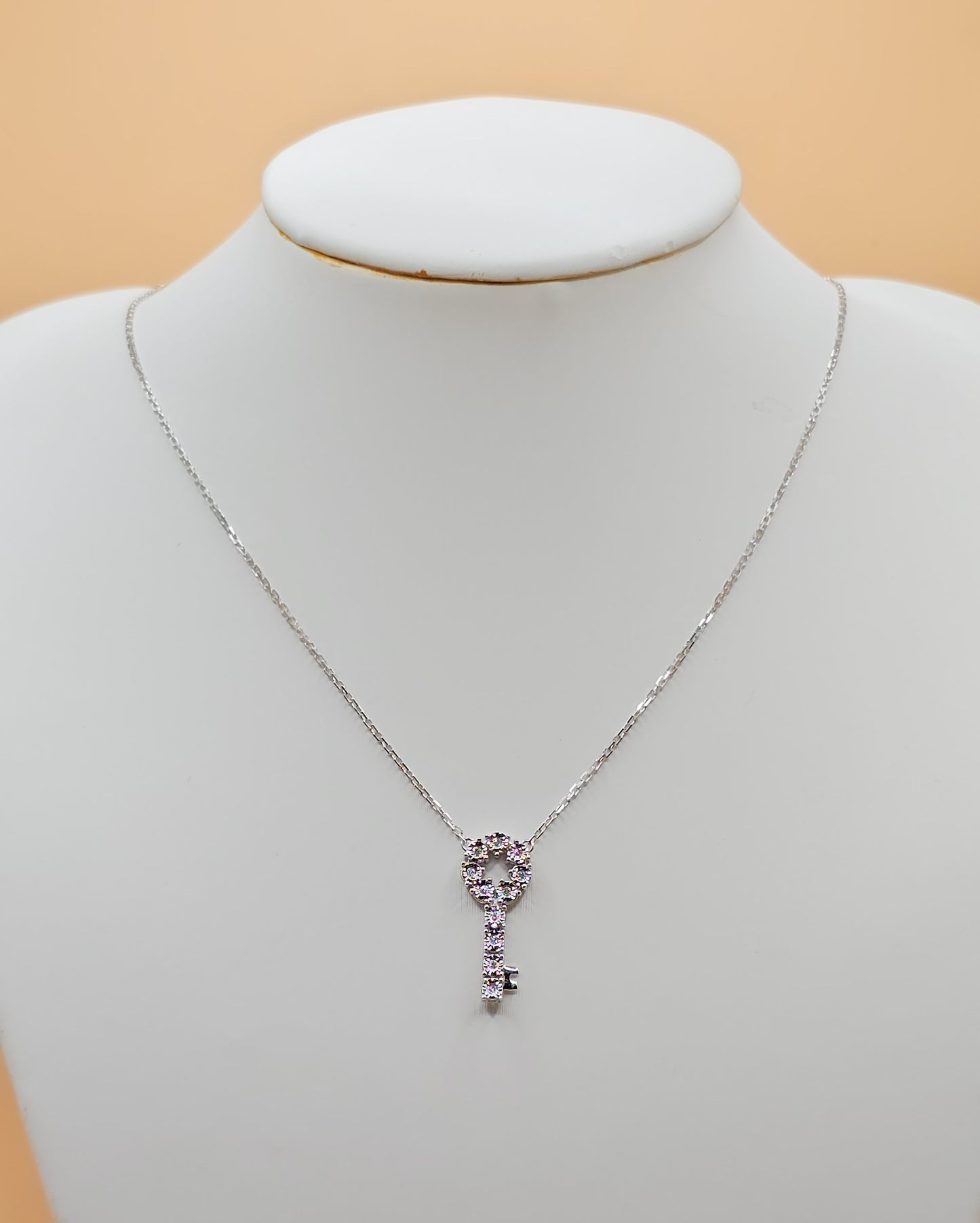 White gold diamond key 🔑