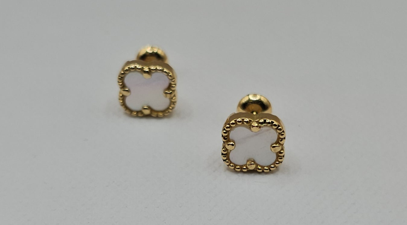 Mother of pearl mini Vc earrings