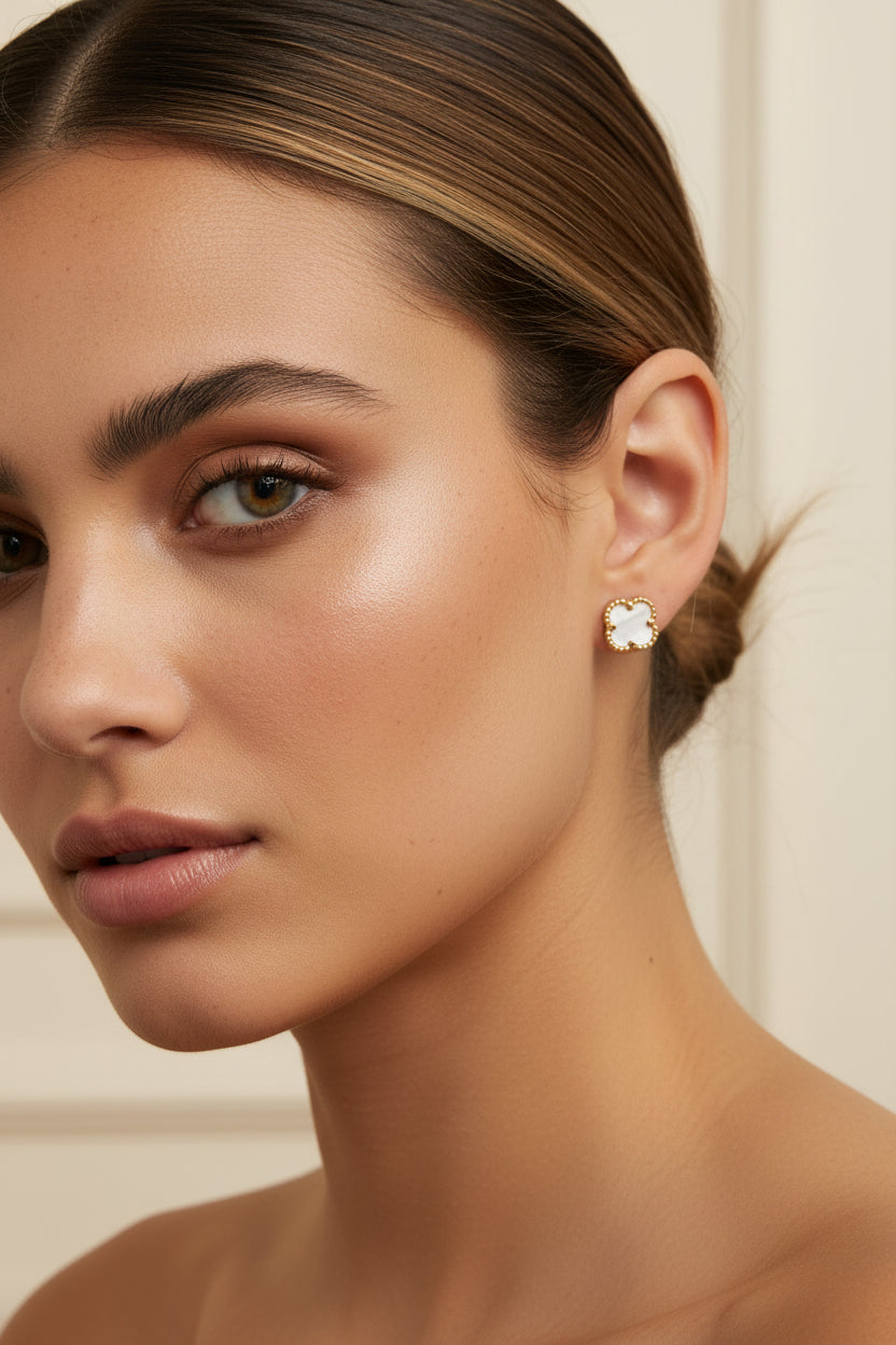 Mother of pearl mini Vc earrings