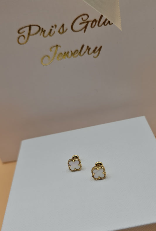 Mother of pearl mini Vc earrings