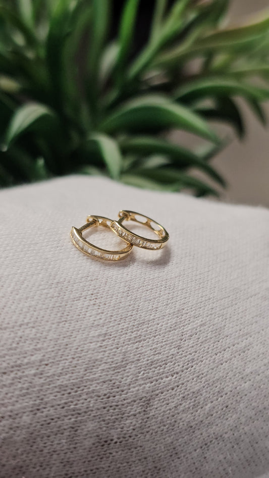 Mini argola com diamantes