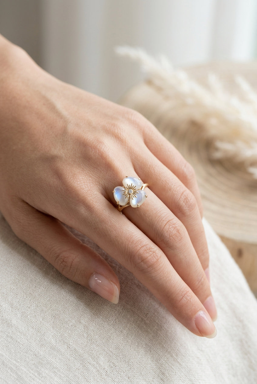 Anel madre perola e diamantes